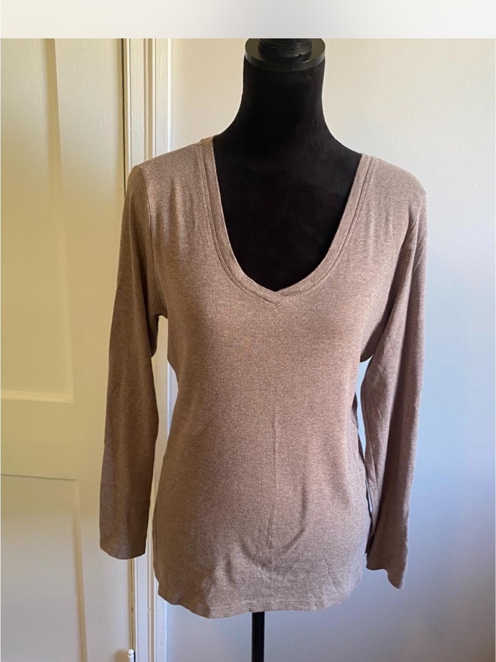 GAP Women’s V-Neck Long Sleeve Top - Taupe Brown